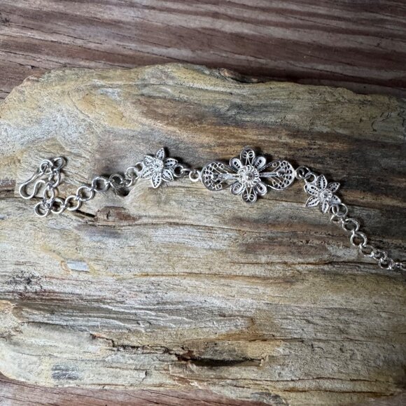 Vintage Sterling Silver Flower Link Bracelet With hook Dainty and Elegant Jewelr - Picture 1 of 6